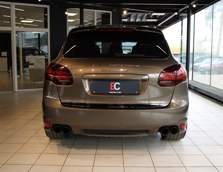 Porsche Cayenne 5