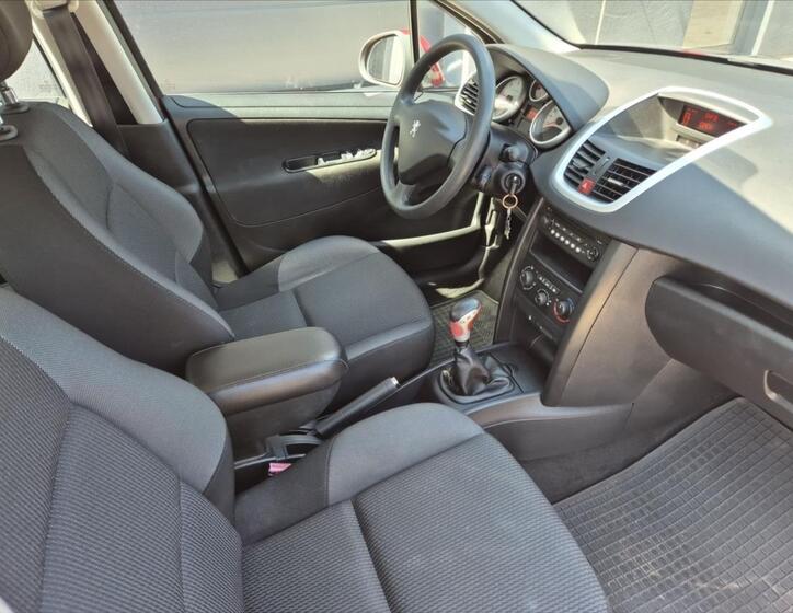 Peugeot 207 11