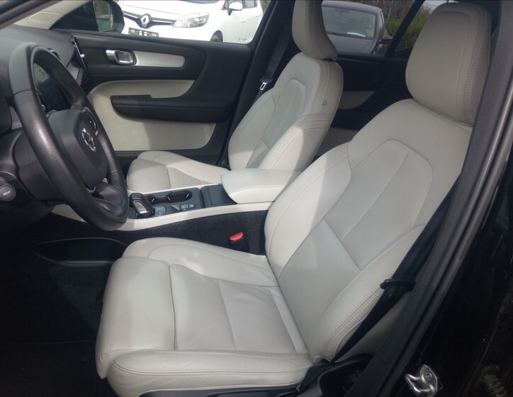 Volvo XC40 8