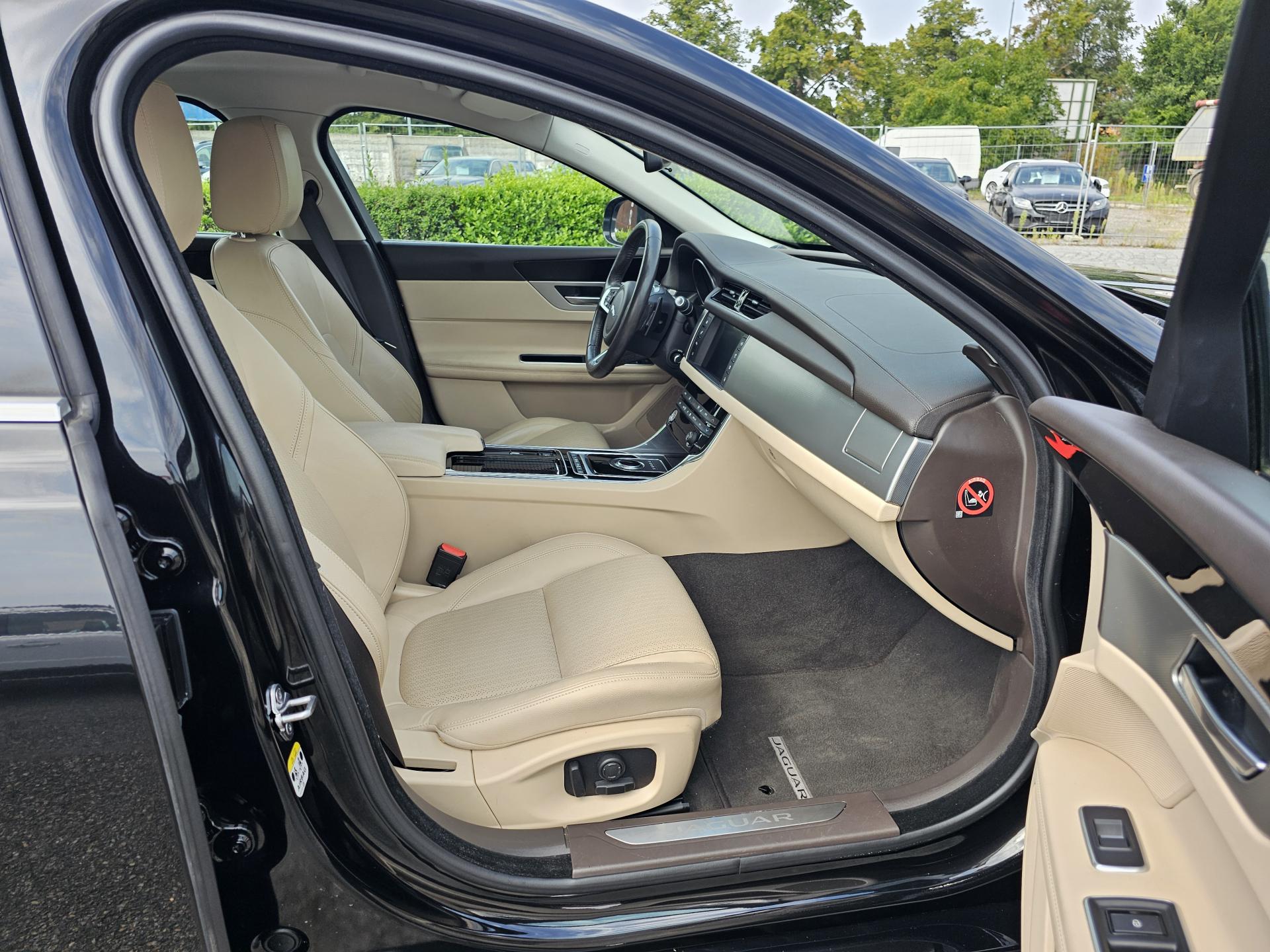 Jaguar XF