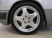 Mercedes-Benz 124 27