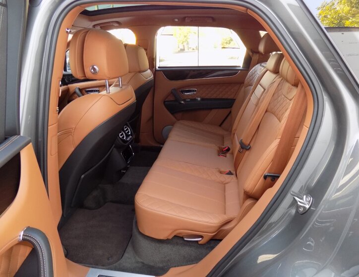 Bentley Bentayga 10