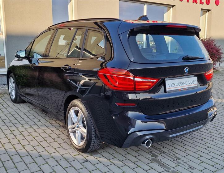 BMW Řada 2 8