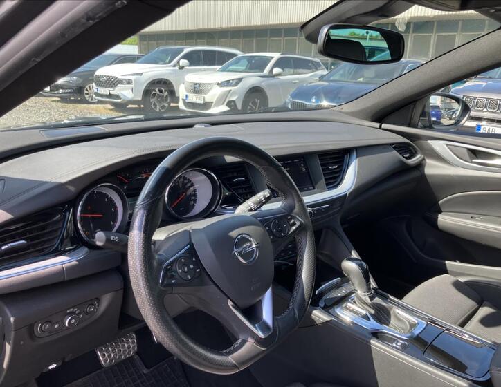 Opel Insignia 9
