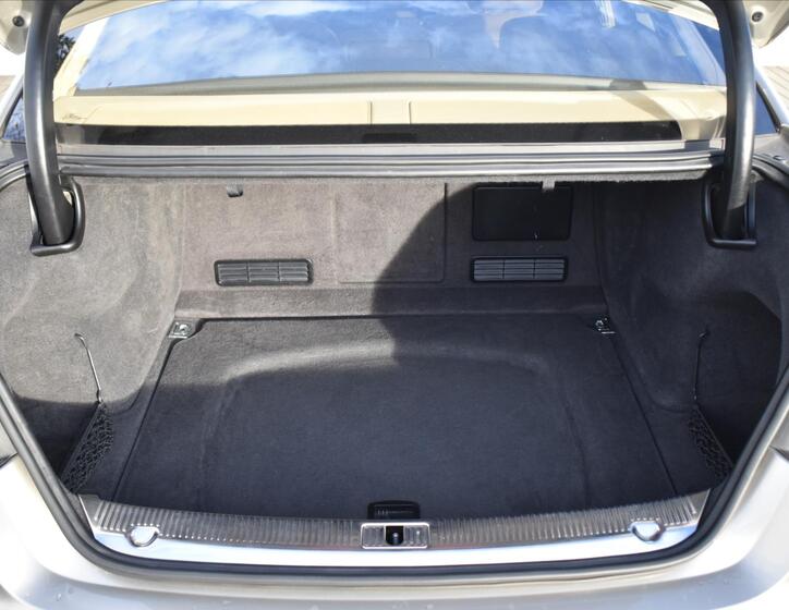 Audi A8 13