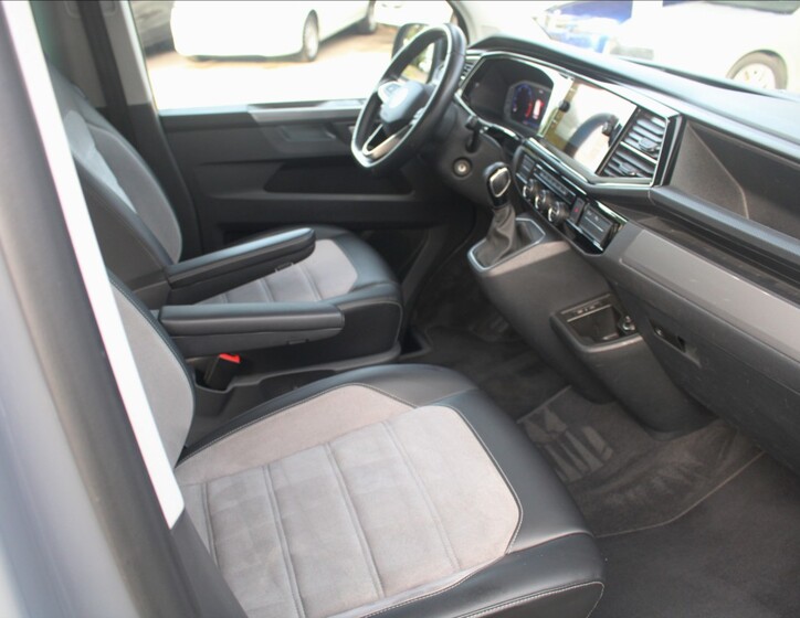 Volkswagen Multivan 13