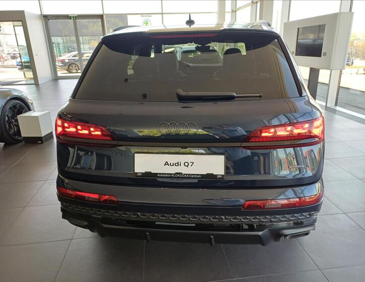 Audi Q7 6