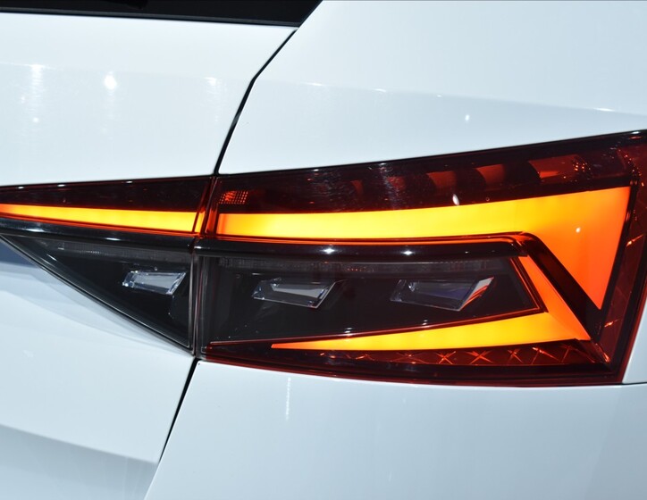 Škoda Superb 9