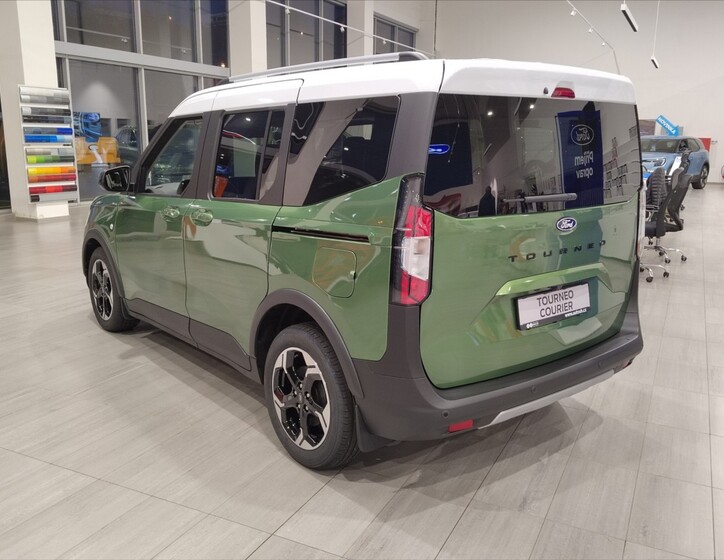 Ford Tourneo Courier 8
