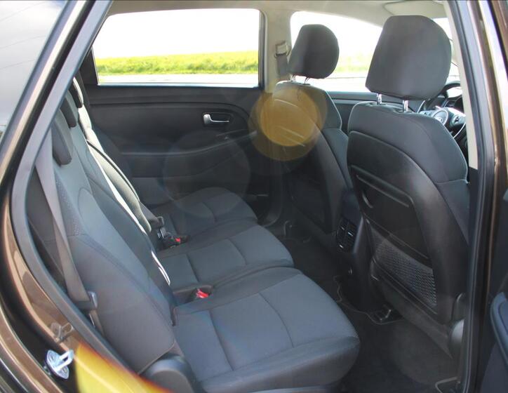 KIA Carens 24