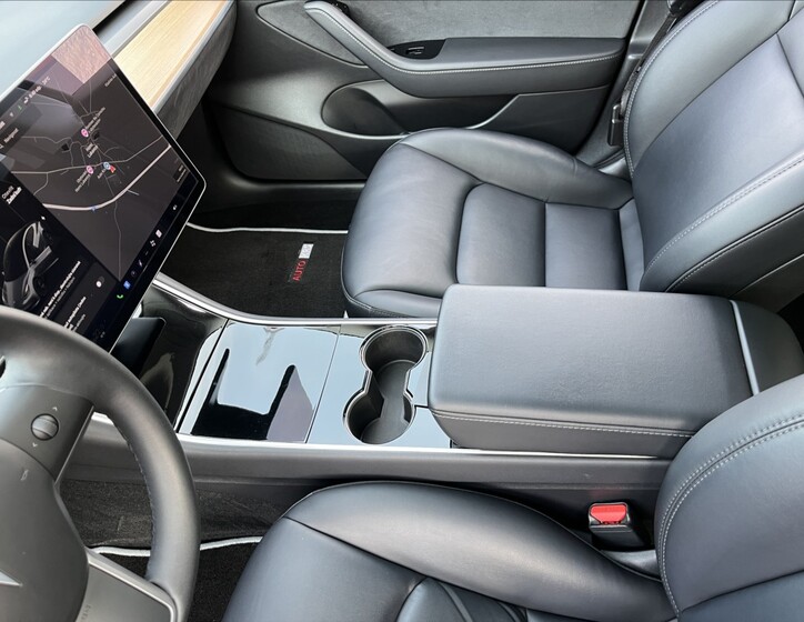 Tesla Model 3 32
