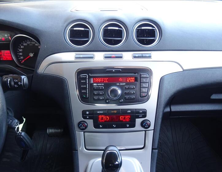 Ford Galaxy 17