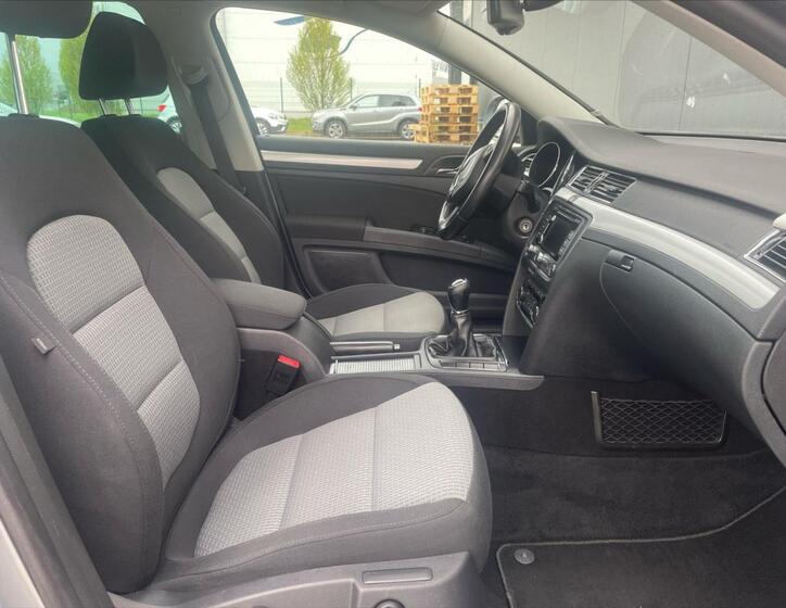 Škoda Superb 9