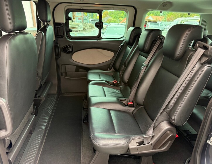 Ford Tourneo Custom 19