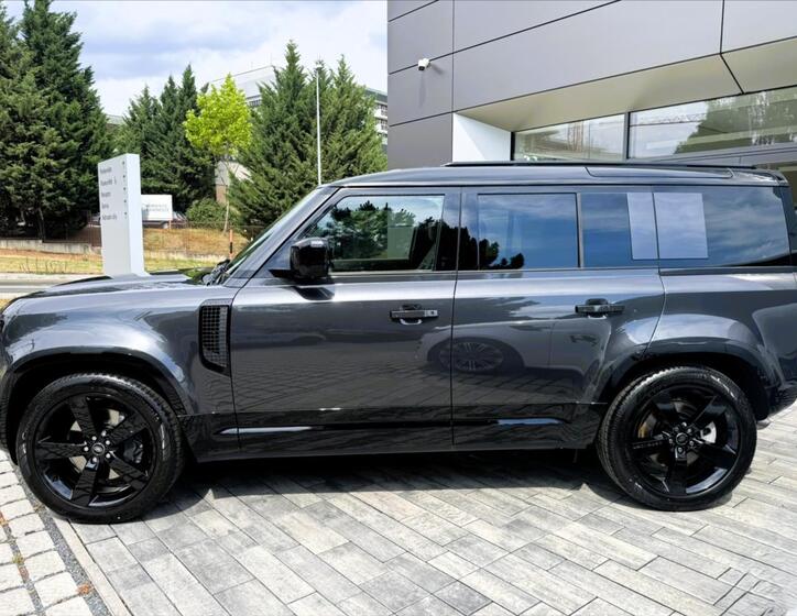 Land Rover Defender 2