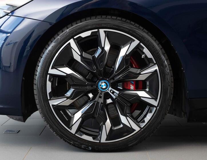 BMW i5 6