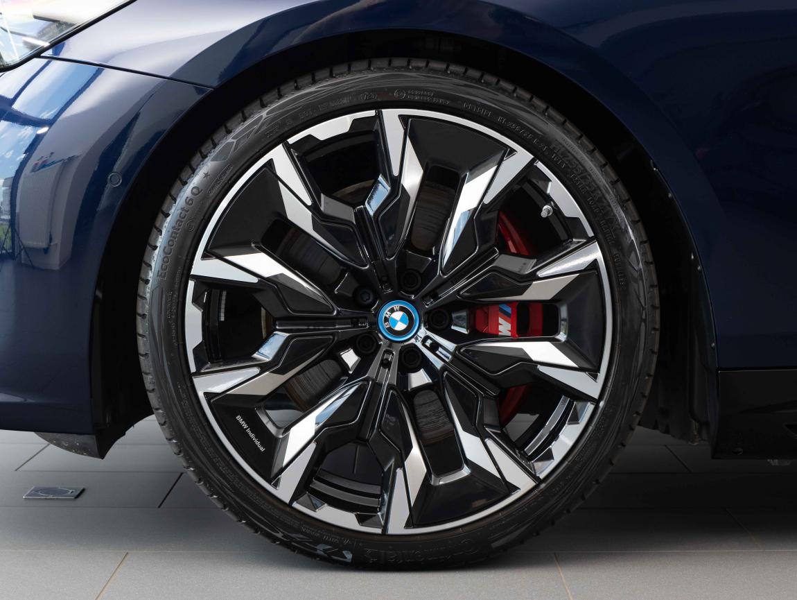 BMW i5