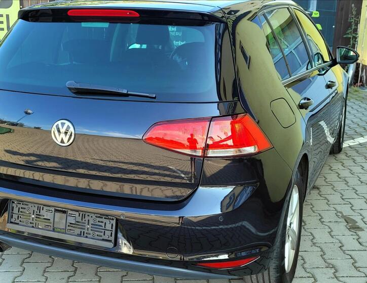 Volkswagen Golf 12