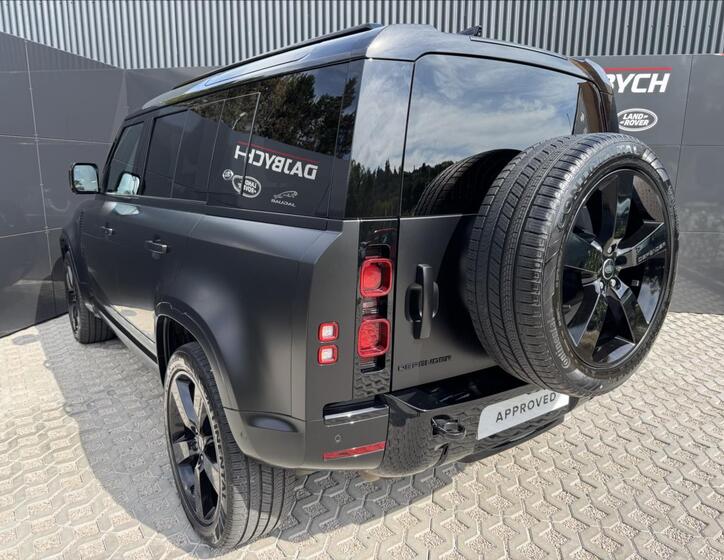 Land Rover Defender 6