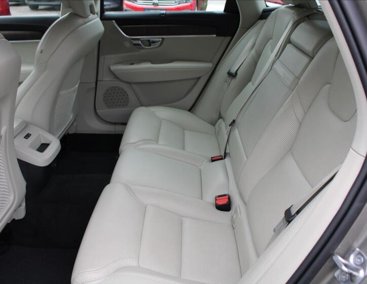 Volvo V90 11