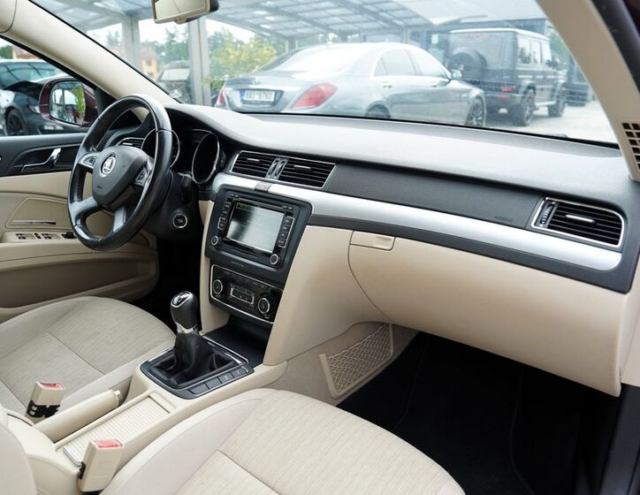 Škoda Superb 28
