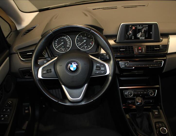 BMW Řada 2 30