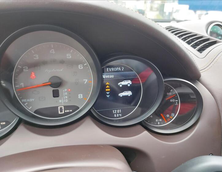 Porsche Cayenne 46