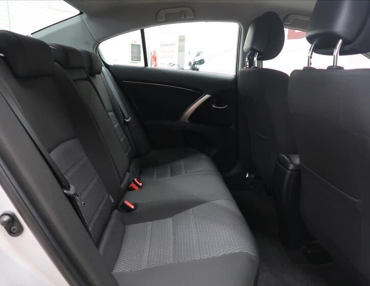 Toyota Avensis 14