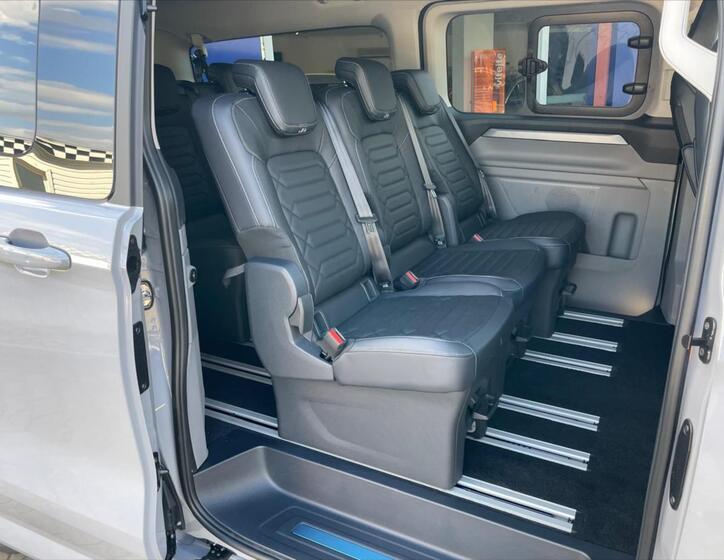 Ford Tourneo Custom 16