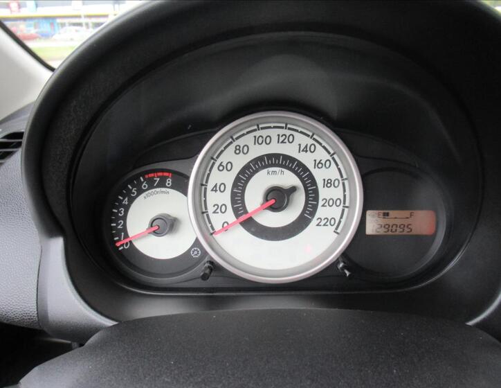 Mazda 2 13