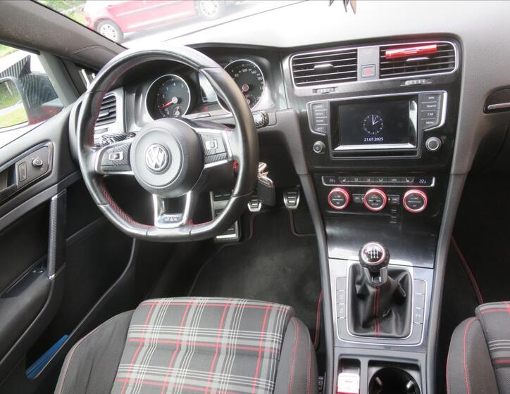 Volkswagen Golf 13