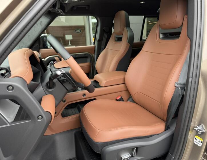 Land Rover Defender 12