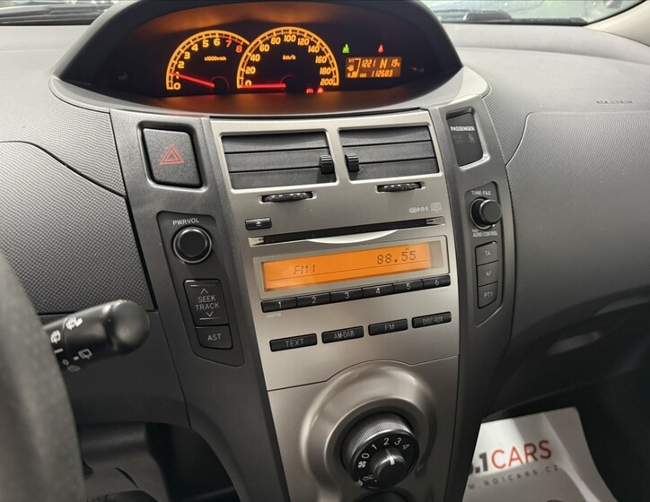 Toyota Yaris 9