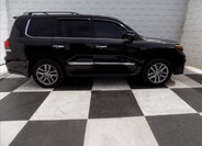 Lexus LX 570 6