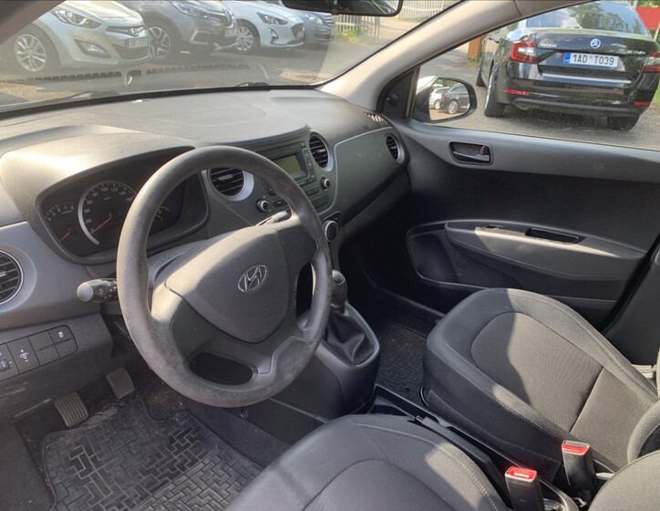 Hyundai i10 10