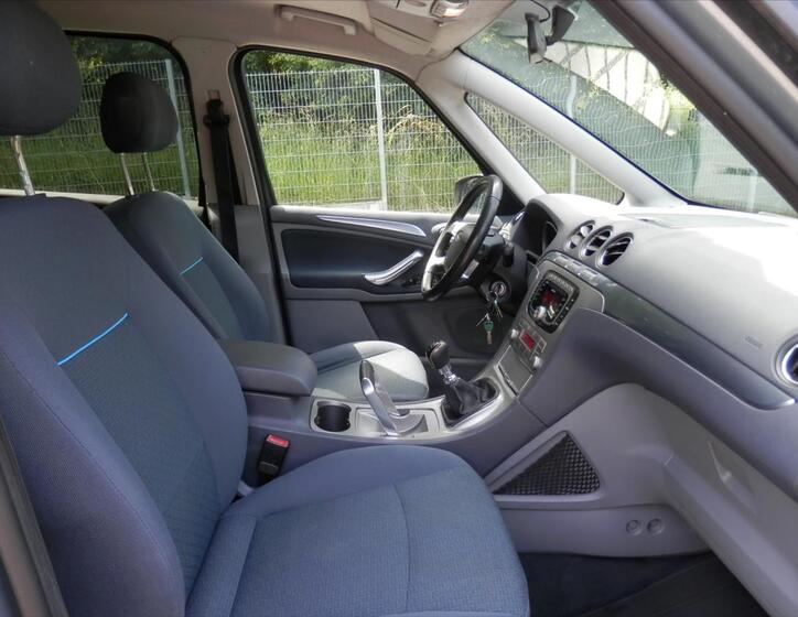 Ford Galaxy 13
