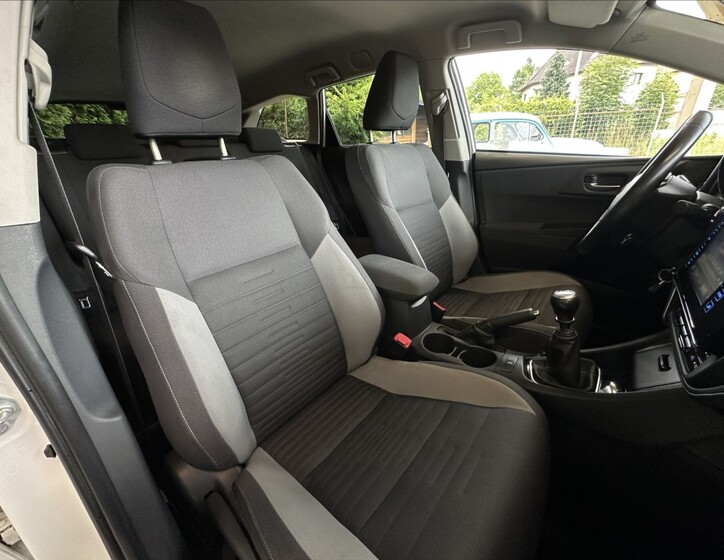 Toyota Auris 9