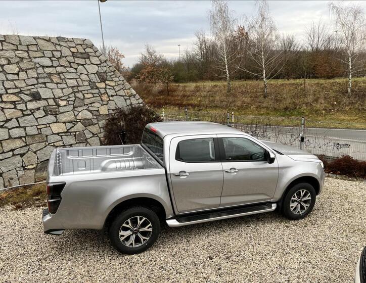 Isuzu D-Max 8