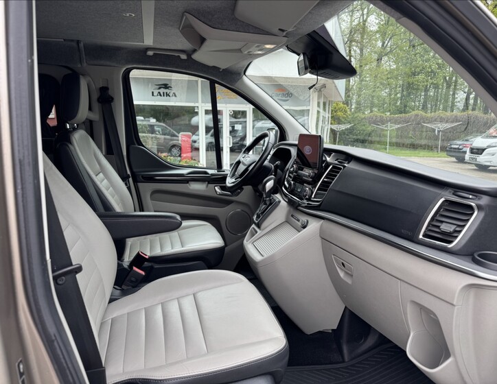 Ford Tourneo Custom 6