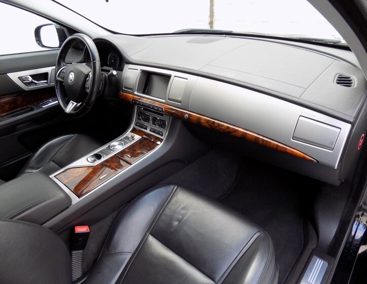 Jaguar XF 16