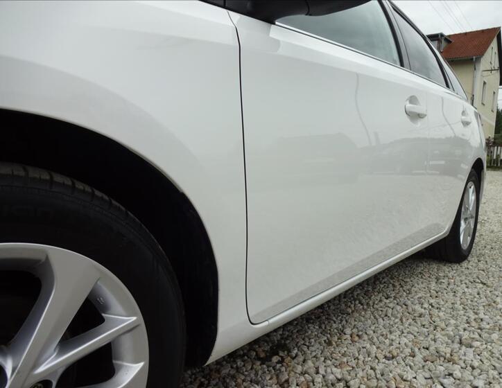 Toyota Auris 13