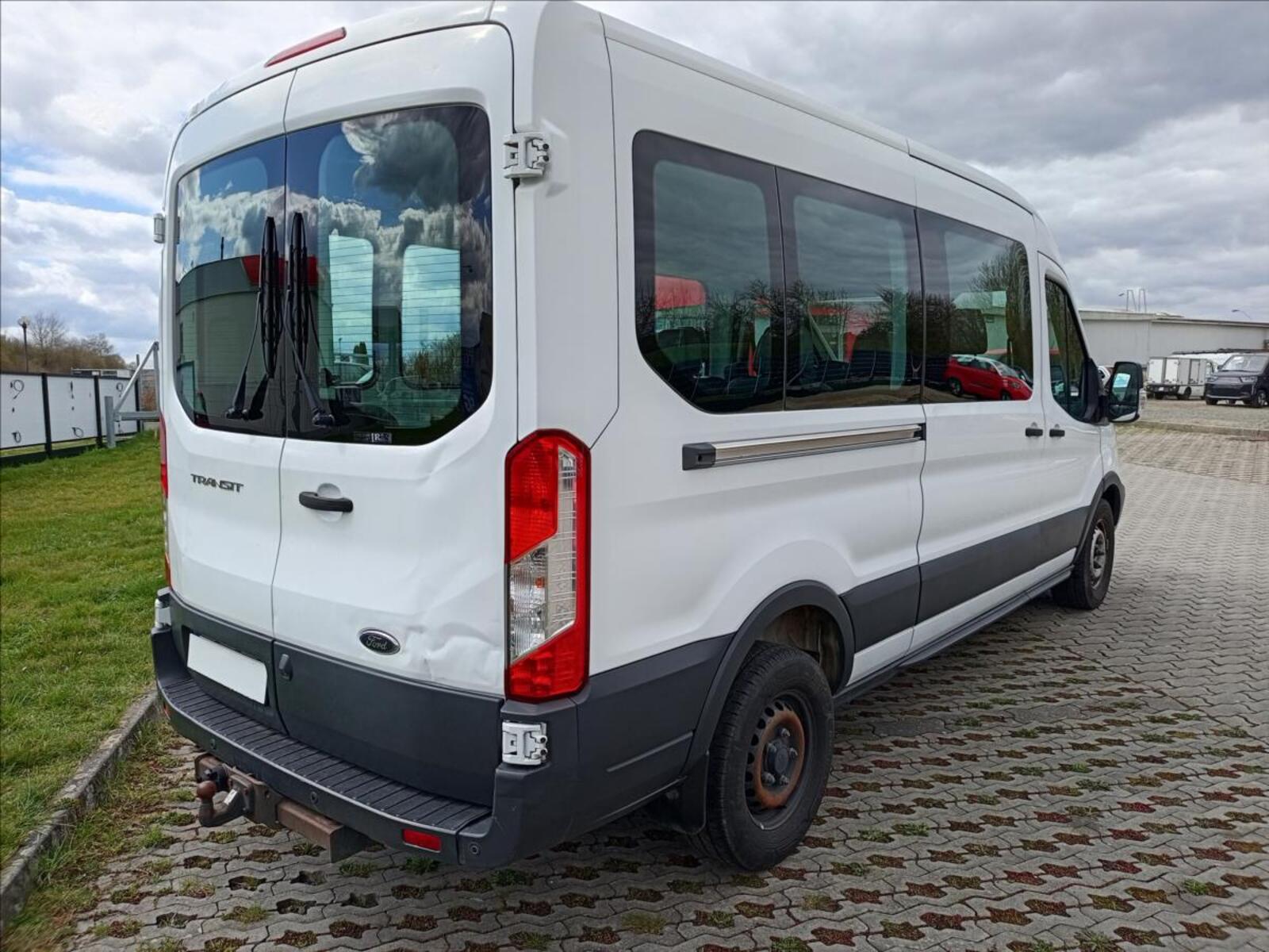 Ford Transit 9