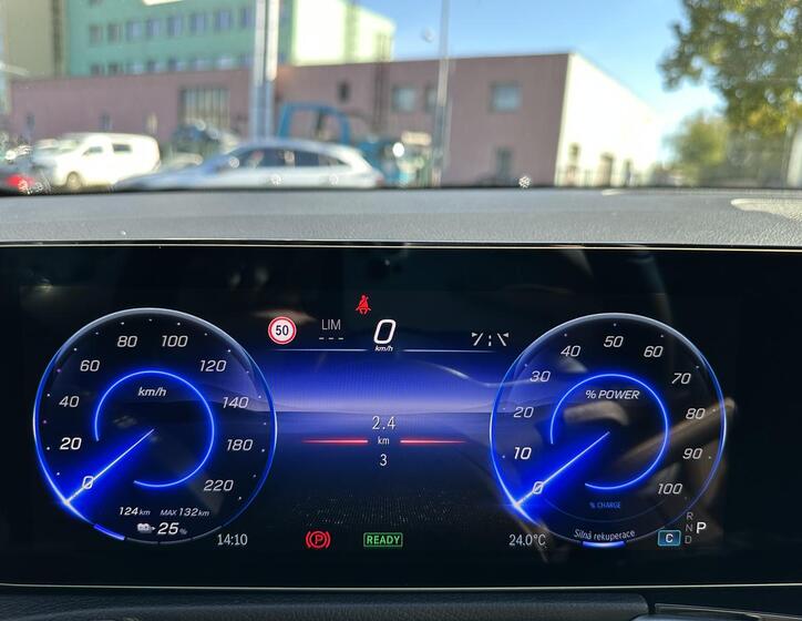 Mercedes-Benz EQB 9