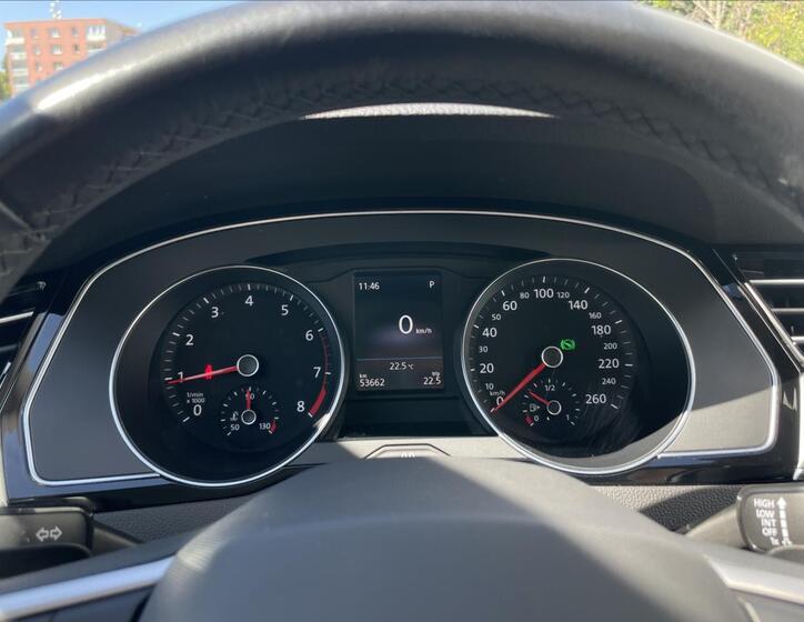 Volkswagen Passat 9