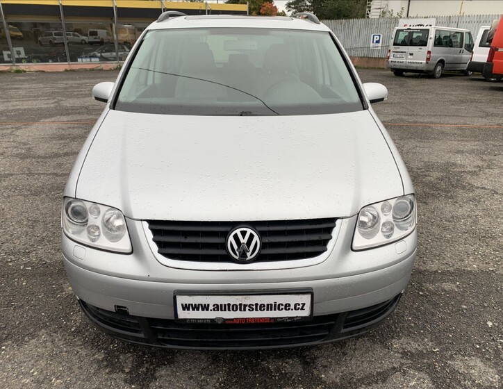 Volkswagen Touran 8