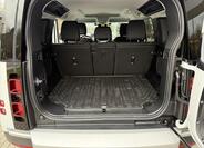 Land Rover Defender 22