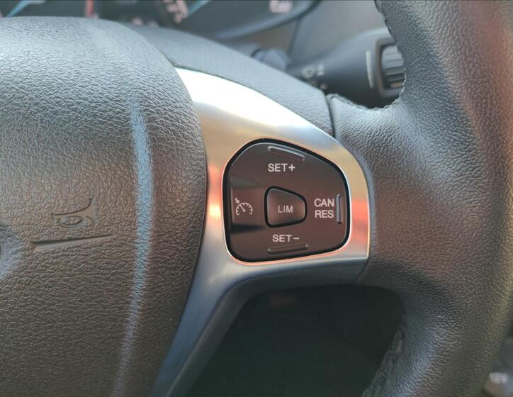 Ford Tourneo Courier 24