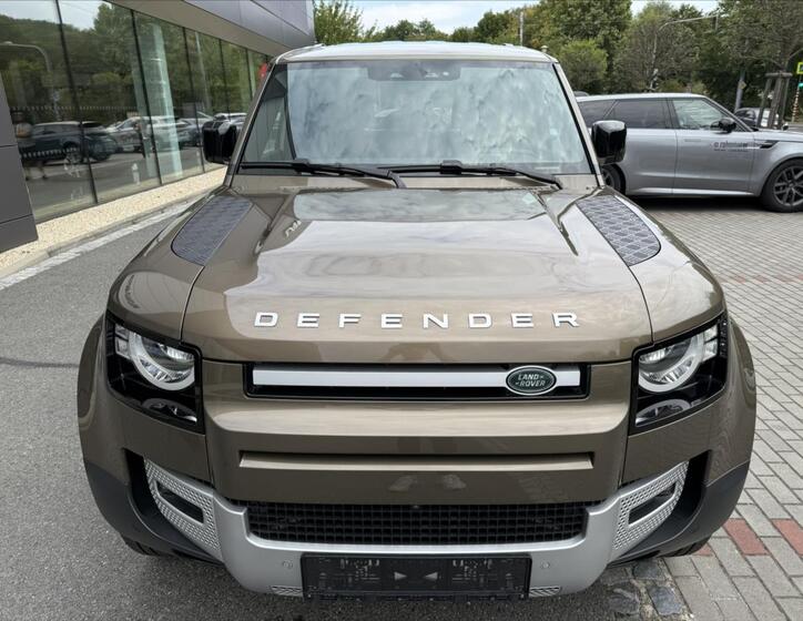 Land Rover Defender 3