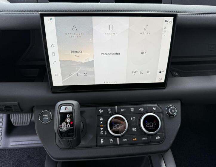 Land Rover Defender 15