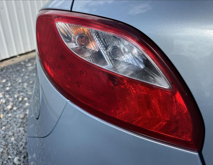 Mazda 2 15